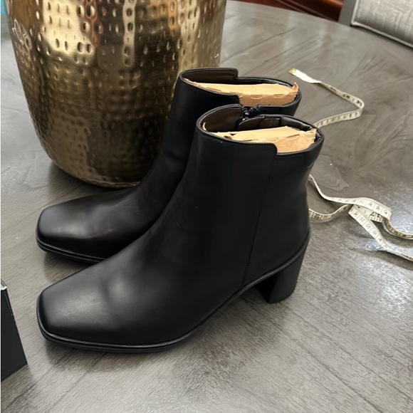 Naturalizer 💦 Waterproof Leather Bootie (WIDE) - Picture 3 of 8